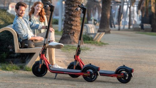 Ninebot-KickScooter-D-series-Powered-by-Segway_Lifestyle-picture_-Video-picture